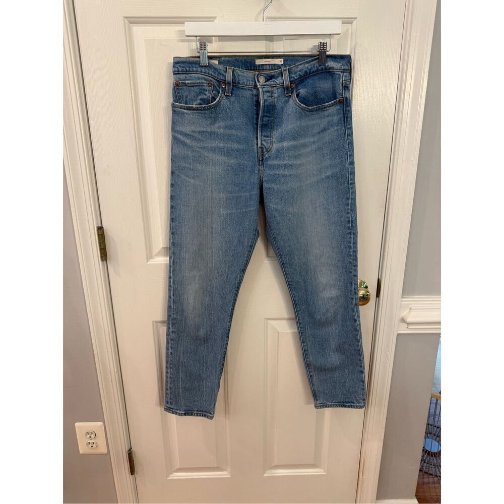 Levi’s Wedgie Straight Fit Button Fly Jeans sz 30 EUC